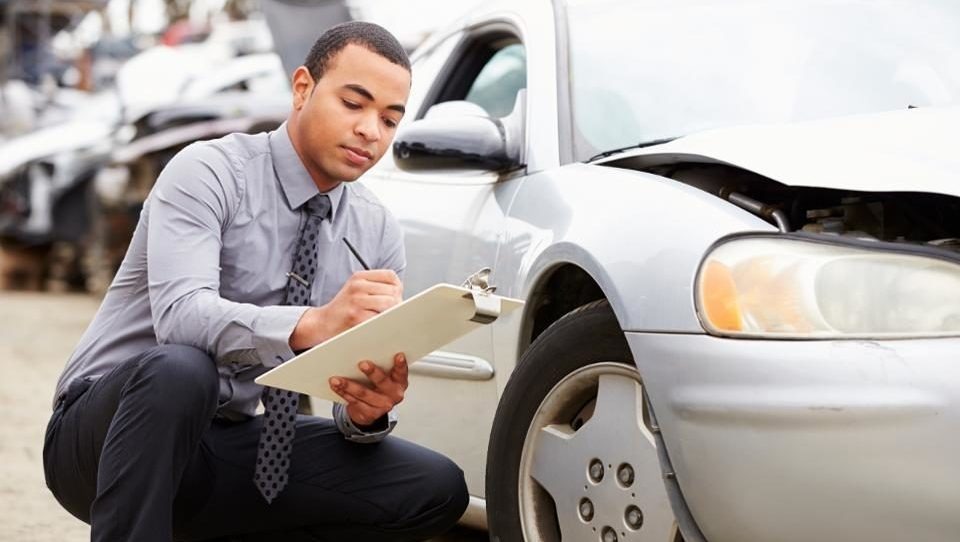 How does insurance total a vehicle?